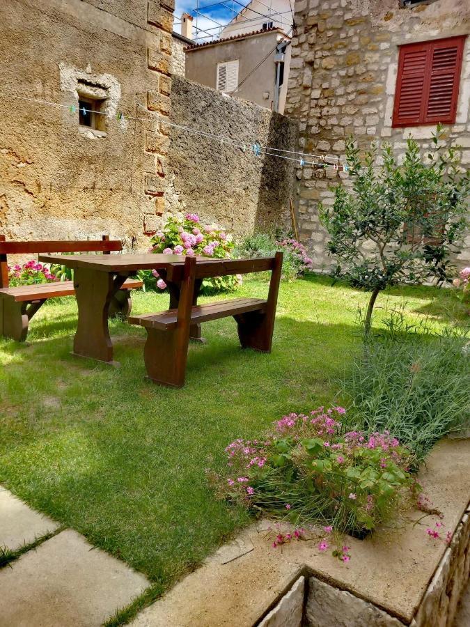 Appartement Rabski Dvor à Rab Town Extérieur photo